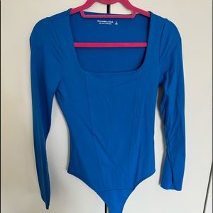 Never worn before. Abercrombie size small bodysuit.